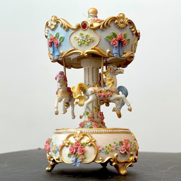 Vintage Wind-Up Musical Merry Go-Round Carousel - Picture 1 of 6